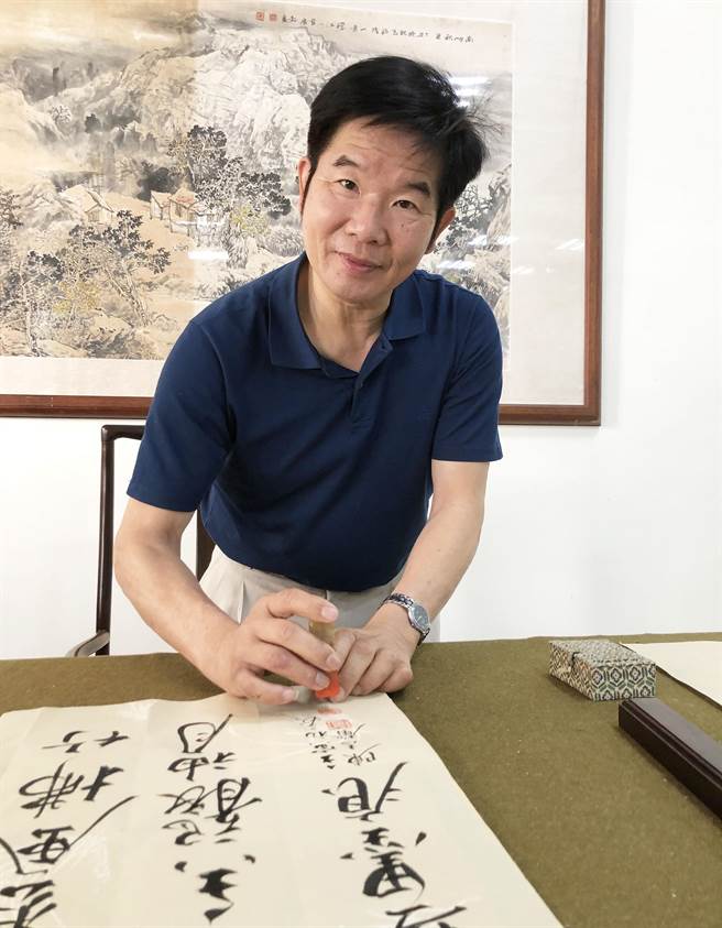 陈志声曾荣获全国美展、教育部文艺奖、全台永久免审查作家等30多项首奖桂冠殊荣。（陈世宗摄）