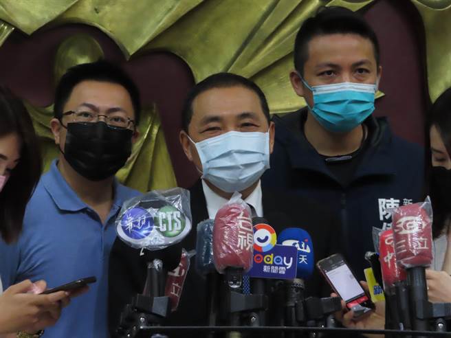 北市明天宣布是否提前放暑假 侯友宜：該線上就線上該實體就實體。（葉德正攝）