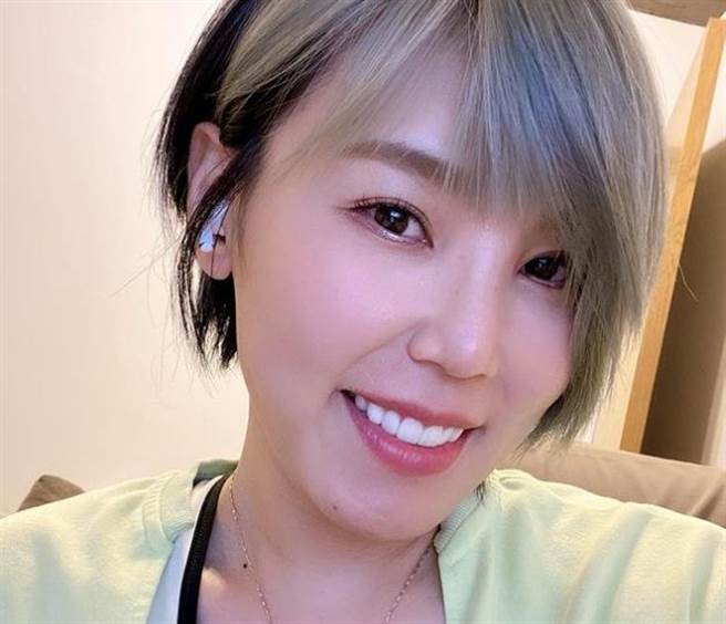 李佳薇澄清还没结婚。（翻摄李佳薇IG）