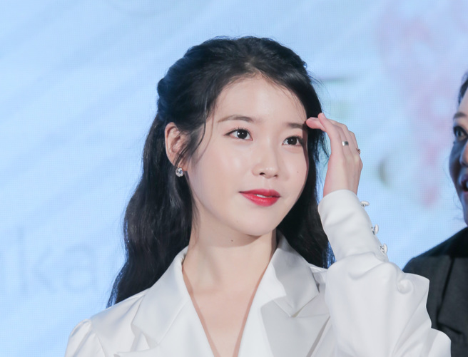 韩国创作歌手、演员IU李知恩。（卢祎祺摄）