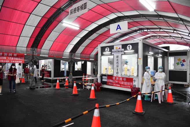 板桥江翠筛检站原提供的「PCR採检和防疫急门诊」服务，26日起将调整为「快筛阳判读、有疑义採检」及「中西医门诊＋领药」。（新北市新闻局提供）