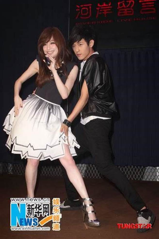 芒果TV的《乘风破浪的姐姐3》近期热播，其中，39岁的台湾艺人王心凌以一首《爱你》火遍全网，不少粉丝表示要买芒果超媒的股票支持。(新华社)