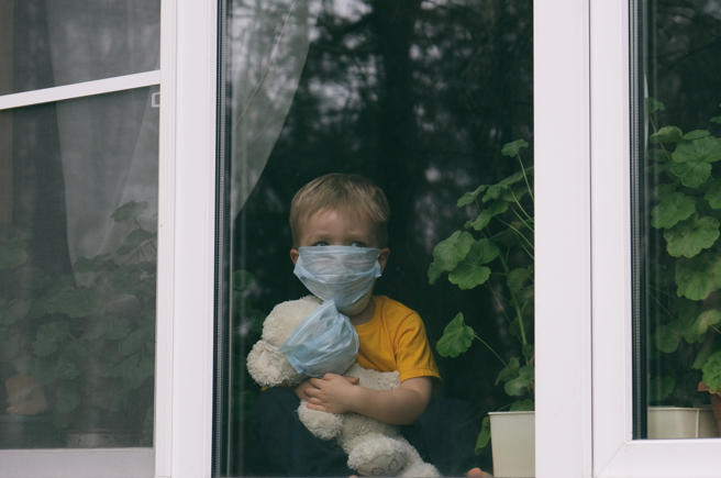 未满5岁幼童无疫苗接种，体内也无抗体，面对Omicron变异株侵袭无抵抗能力。(示意图／shutterstock)