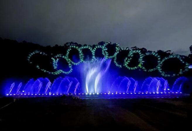 ▲和美山上舞台灯与水舞共舞，带来耳目一新的动感曲目。　图：新北市政府观光旅游局／提供