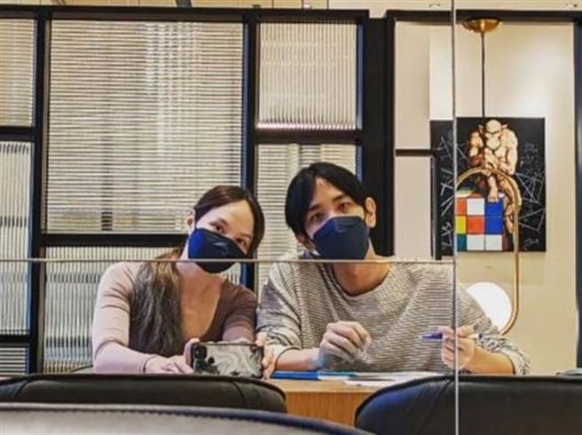 慢慢说今在IG分享买房喜讯。（翻摄慢慢说IG）