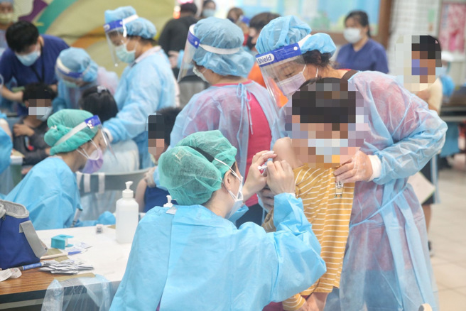 兒童BNT疫苗今天在各縣市陸續開打。（杜宜諳攝）