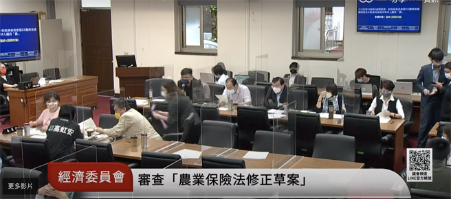 国民党立委曾铭宗批，口口声声支持农民的立委都跳出来反对，现在哪个政党真的支持农民大家看得很清楚。（截取自国会直播频道）