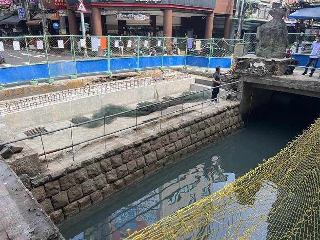 工务处表示，日前找到一处适当空间，将以设置「观景窗」方式，供民眾观察及亲近石驳坎。（陈彩玲摄）