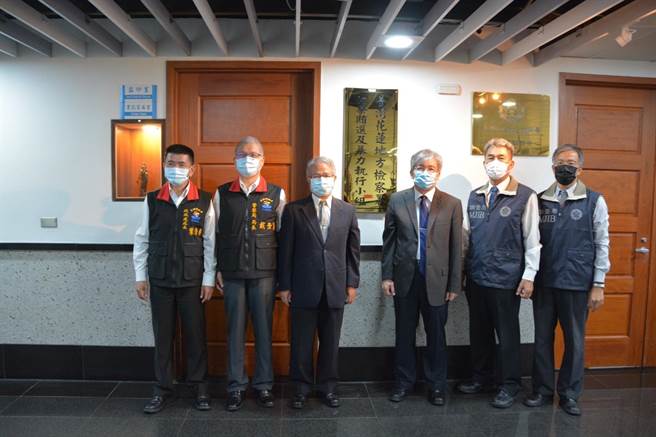 花莲检、警、调、廉共组的「查察贿选及暴力执行小组」，今在花莲地检署揭牌。（王志伟摄）