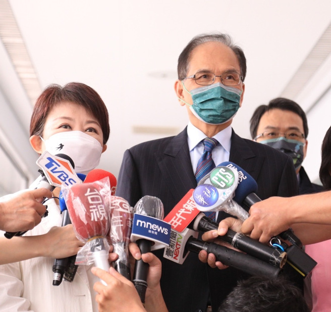 立法院長游錫堃日前拜會盧秀燕市長談國會遷建相關議題。
台中市政府提供

