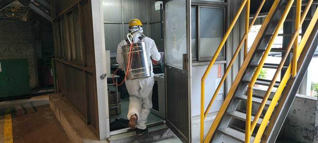 高市展開勞檢督促企業落實防疫措施防止疫情擴散。（高雄勞工局提供／高雄洪靖宜傳真）