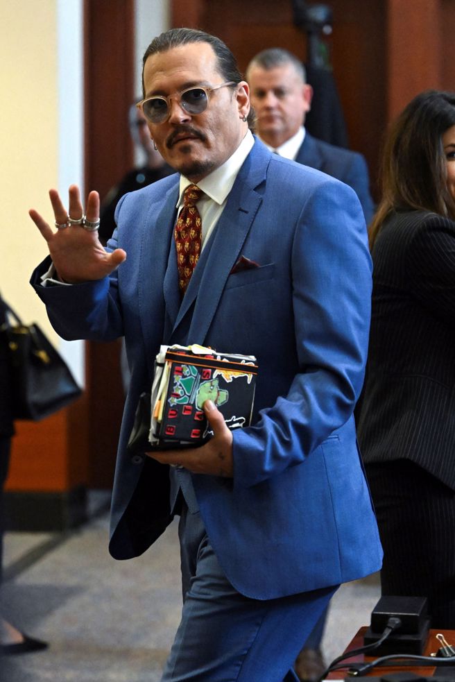 轮到强尼戴普传唤最后一轮的证人。（图／路透社）