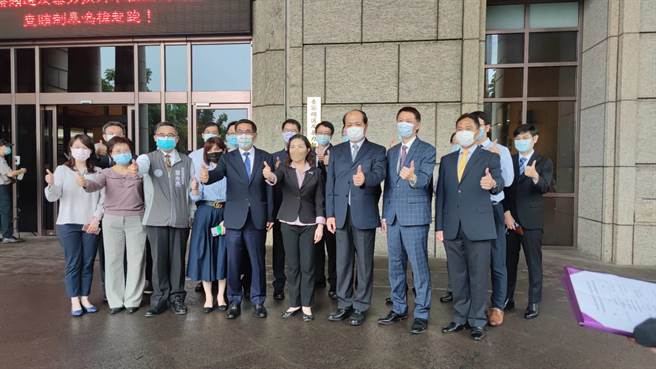 桃園地檢署由檢察長俞秀端主持，揭牌成立「查察賄選及暴力執行小組」。（賴佑維攝）