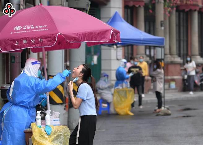 为配合大陆防疫坚持「动态清零」政策，上海疫情虽趋缓，但严格管控持续。(本报资料照)