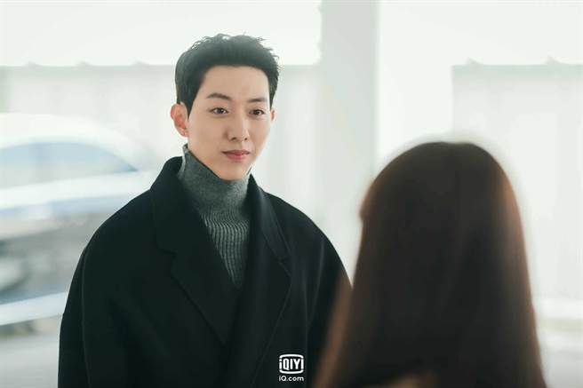 李正信在《流星》中直球向李圣经告白。（爱奇艺国际站提供）