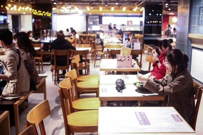 即使今年没升三级警戒，但餐饮业生意还是受到影响。（示意图／报系资料照）