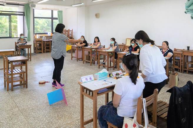 台东县国小教师甄选增列12名额，消息一出报名人数暴增近1.5倍。图为教甄资料画面。（资料照片）