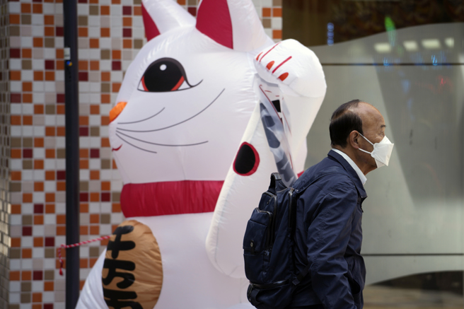 日本第4劑疫苗接種對象僅限60歲以上高齡者，及年滿18歲有慢性病者，或是由醫師判斷重症風險高的民眾。(圖／美聯社)