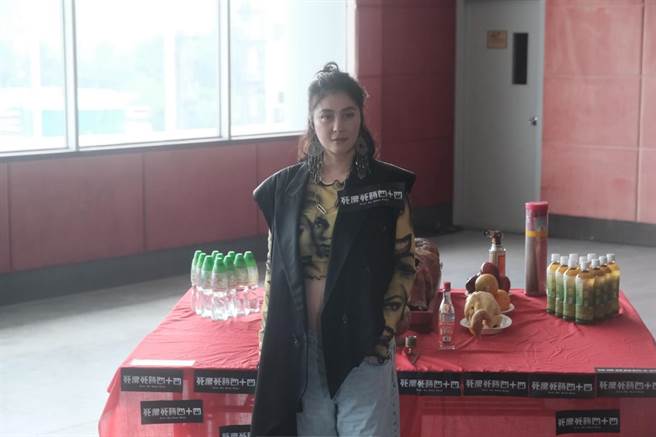 《死尸死时四十四》出品、监制何超仪出席开镜仪式。（852 Films提供）