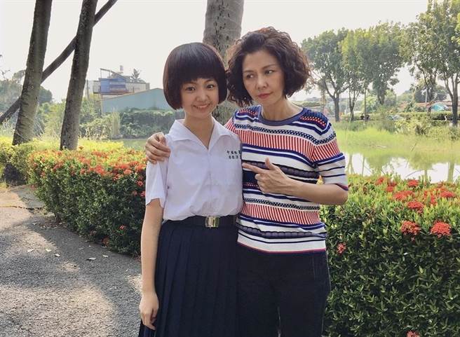 吴以涵和于子育在《俗女养成记2》有许多感人对手戏。（华视提供）