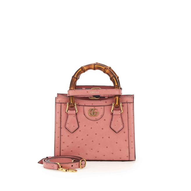 GUCCI Diana 粉色托鸟皮肩背包，24万2000元。（GUCCI提供）