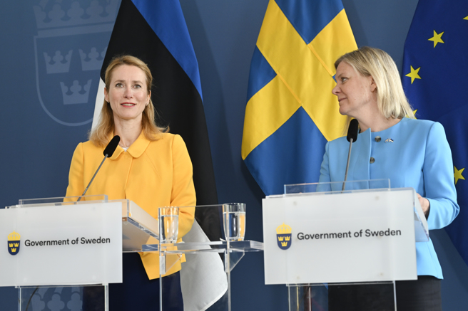 卡拉斯（左）与瑞典总理安德森举行联合记者会。（图／美联社）