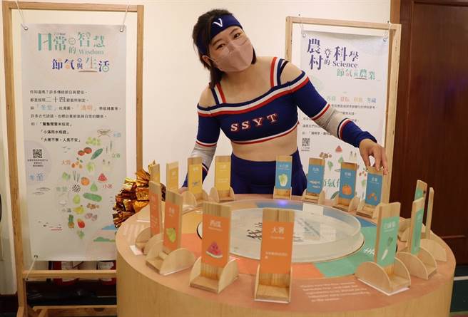 曾造访中正纪念堂、马祖图书馆等本岛加离岛共15个馆所的「岛屿关键字-水保防灾起步走巡迴系列」特展，正在垦丁福华渡假饭店展出。（谢佳潾摄）