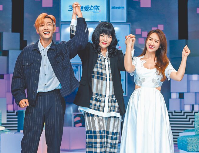 炎亚纶（左起）、唐绮阳、吴姗儒昨盛装出席第3季节目记者会。（粘耿豪摄）