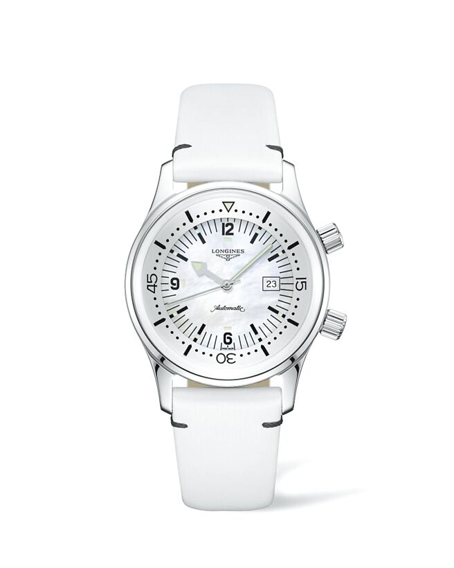 浪琴表Legend Diver復刻傳奇珍珠母貝面盤潛水表，7萬3000元。（Longines提供）