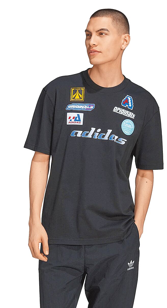 高雄SKM Park adidas短袖上衣，原价1890元，特价899元。（SKM Park提供）