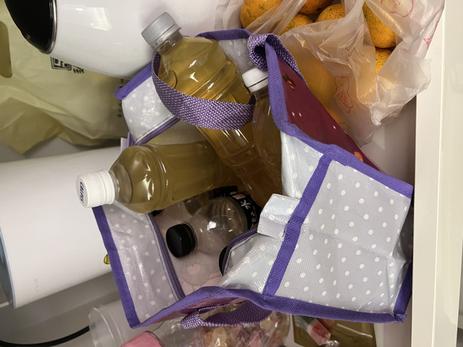 警围捕贩毒情侣檔，男遭警车「夹」墙成瓮中鱉，女药脚求神拜佛仍遭逮。(戴志扬翻摄)