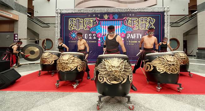 港區藝術中心「迎媽祖HOT陣頭」活動，演出團隊有致力於陣頭表演創新與改變的九天民俗技藝團。（港藝中心提供）.