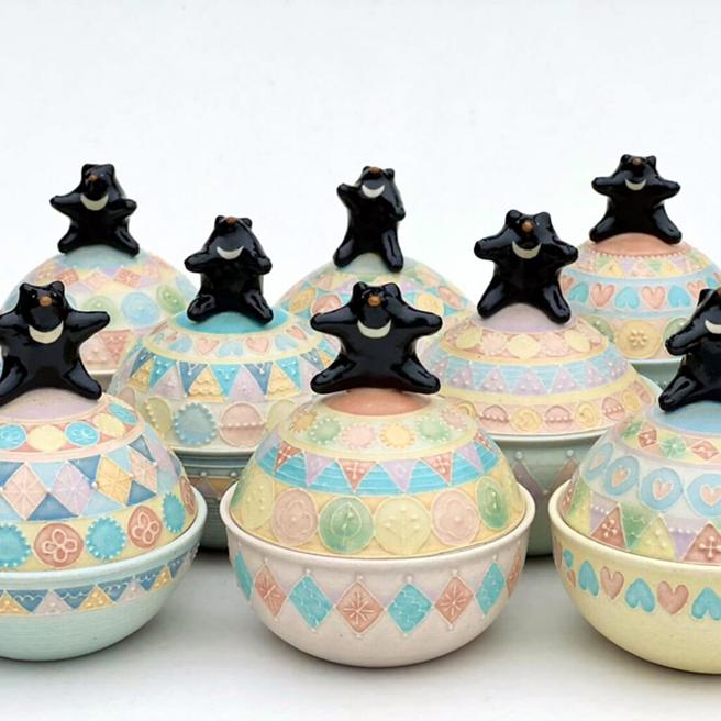 ▲「台湾黑熊」限定版益子烧碗。 图：JR TIMES／提供