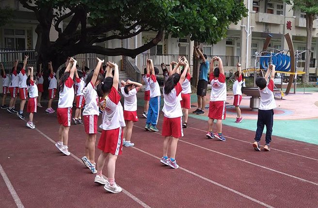 北市教育局近日跟家长协会开会，认为可继续远距教学，而非提早放暑假。(资料照片)