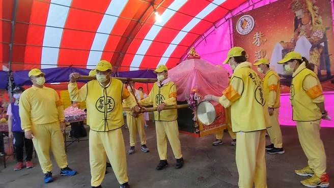 白沙屯媽祖進香活動邁入尾聲，神轎隊伍26日早上9點多抵達苗栗縣境。（翻攝白沙屯網路電視／李京昇苗栗傳真）