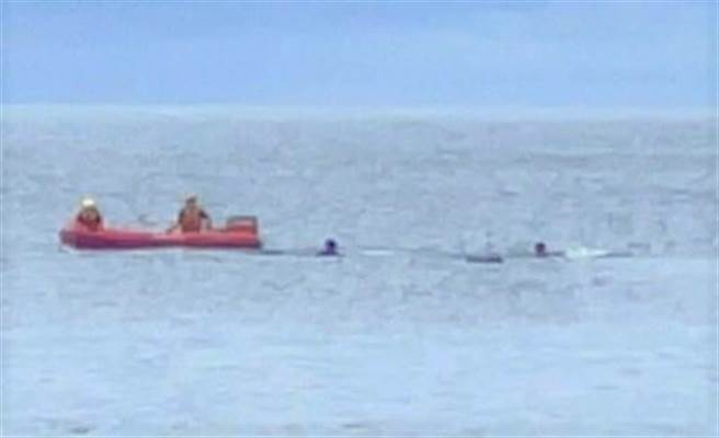 台東60歲林姓男子25日晚間捕魚徹夜未歸，海巡人員及消防特搜人員26日造上尋獲遺體。（海巡署東部分署第13岸巡隊提供／蔡旻妤台東傳真）