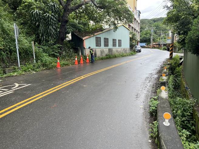 豐原區東陽路146號旁的東陽山區，於9時20分排除障礙恢復雙向通車。（警方提供）