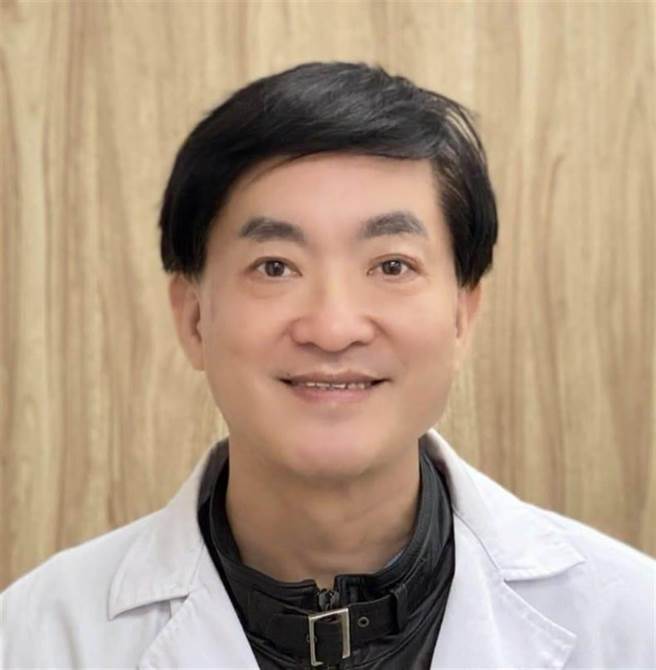 名医孔繁锦去年4月间在诊所涉嫌指侵、触摸女病患，新北地院今宣判，法官认为孔矢口否认犯行，还一再扭曲事实，因此依强制性交罪判处4年徒刑。（蔡雯如翻摄）