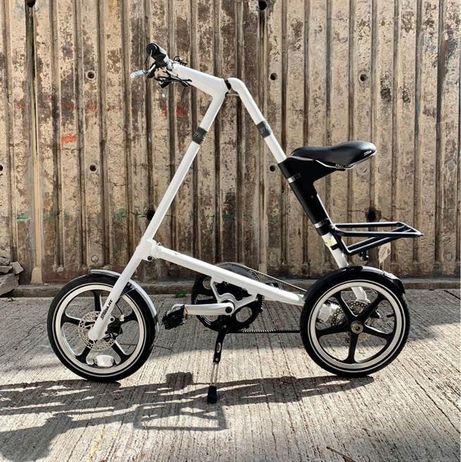 江嫌偷窃该折迭脚踏车为英国STRiDA三角形单车，市值2万元，造型极简、具强烈设计感，相当吸睛。（翻摄照片／崔正纲高雄传真）