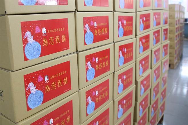在端午节前，法鼓山慈善基金会推出「安心家庭实物箱计画」，採购来自苗栗、台中、彰化、云林、高雄等7家庇护工场的产品。（法鼓山慈善基金会提供／林良齐台北传真）