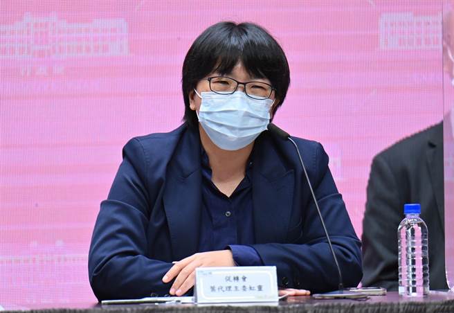 促转会代理主委叶虹灵今（26日）在行政院会后记者会表示，时间是转型正义最大的敌人，檔案持续流失、人员凋零。（行政院提供）