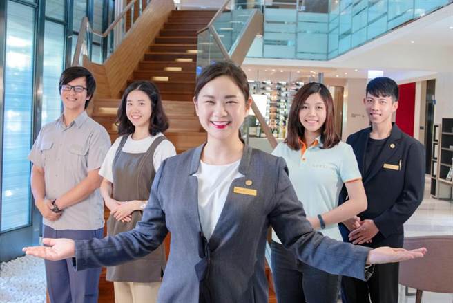 国泰饭店观光事业近期积极招募人才，包括礼宾接待、房务服务、厨房餐饮等六大类热门职务。（国泰饭店提供）