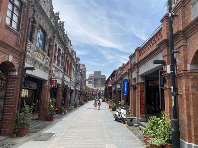 新北市三峡民权老街商圈发展协会为保障店家安全，近期大量採购快筛试剂，将在周六免费发送给80个会员店家。（蔡雯如摄）