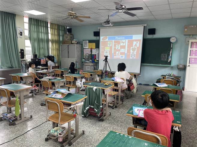 云林县本周停课，想要上学的学生也可以到校听课。（周丽兰摄）