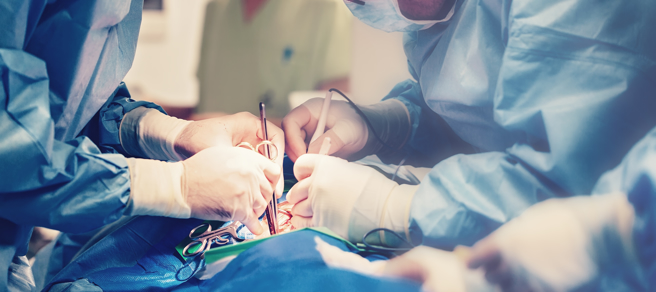 我發現許多朋友一遇到身體有狀況，會因為害怕手術或用藥，加上誤以為自然療法比西醫溫和，什麼都不用改變就能讓人從疾病走出來，反而繞了許多不必要的冤枉路。(示意圖/shutterstock)