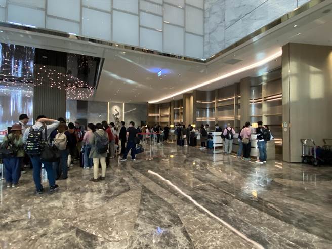 行政院今拍板345.6億元振興方案，其中55億元用在觀光產業，讓民眾最有感的自由行住宿補助將要回歸。（本報資料照）