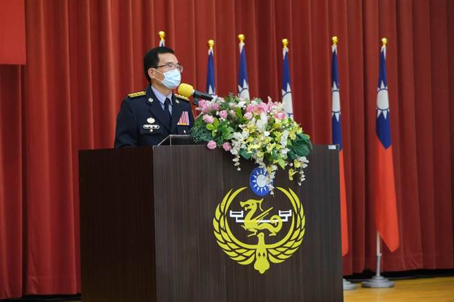 海巡署中部分署26日舉行111年6月份晉陞任授階典禮，由分署長張忠龍主持。(海巡署中部分署提供)