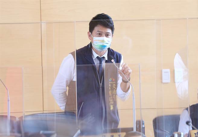 台中市交通局长叶昭甫表示，水湳转运中心目前已上网招标，将加速推动。(林欣仪摄)