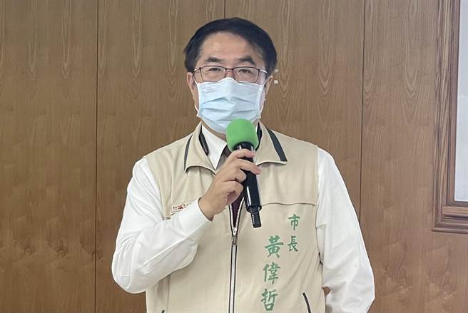 台南市長黃偉哲宣布，下周高中以下仍維持線上上課。(曹婷婷攝)