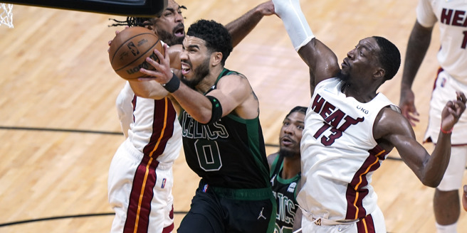 塔图以24岁又83天之姿，成史上第2年轻达季后赛1500分球员(美联社)